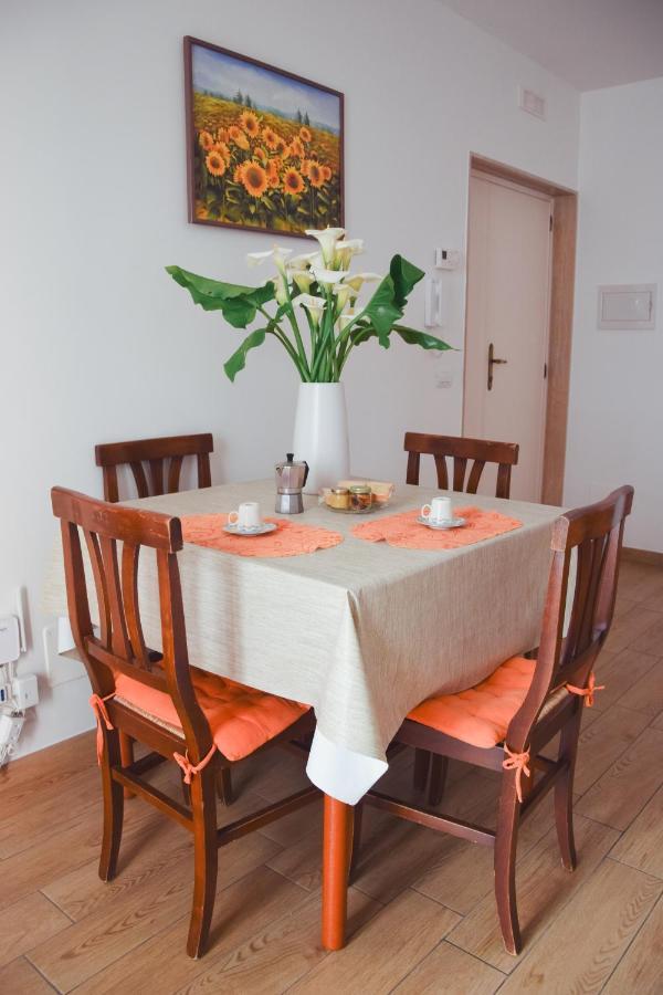 Casa Viola -Locazione Breve Apartment Полиняно а Маре Екстериор снимка